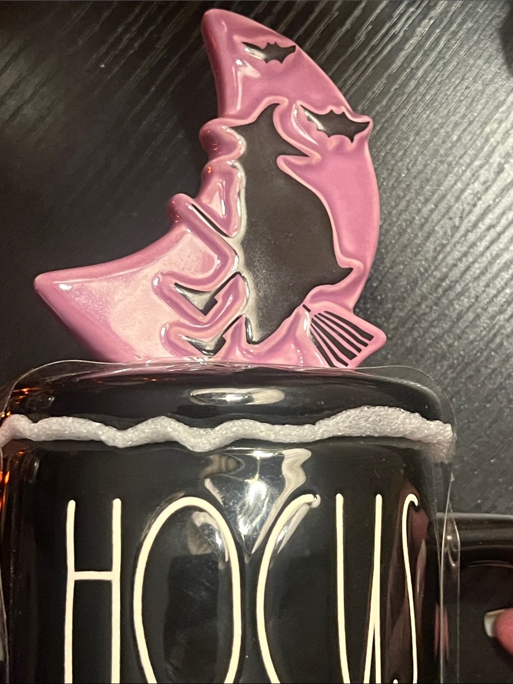 Rae Dunn HOCUS POCUS Halloween Mug BLACK with topper/ Ceramic 16 oz NWT - Picture 2 of 3